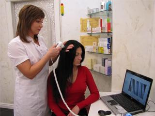 почему болит кожа головы когда шевелишь волосы