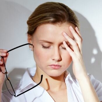 Болит левая часть головы и кружится голова