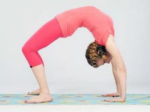 Утренние упражнения для позвоночника если болит спина