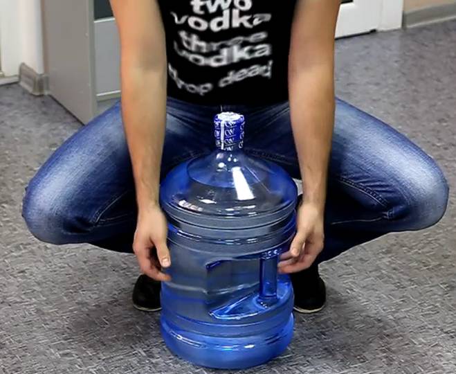 Как поднимать тяжести чтобы не болела спина