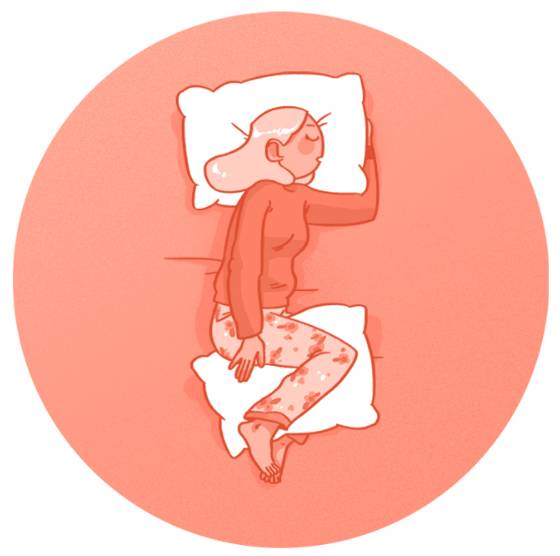 сон, на боку, подушки под коленными суставами