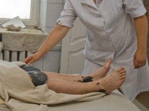 Для лечения остеоартроза применяют методы физиотерапии, например, грязелечение. Для лечения остеоартроза применяют методы физиотерапии, например, грязелечение.